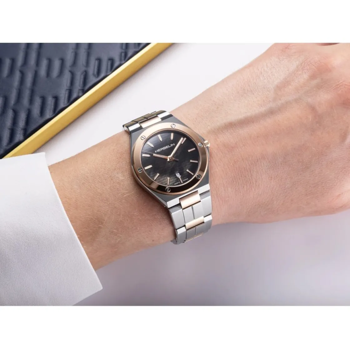 montre_herbelin_cap_camar_3-1.webp Homme Herbelin Montre Cap Camarat 14545BTR49