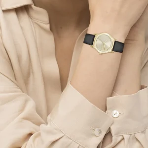 Femme Lacoste montre Elysée 2001413